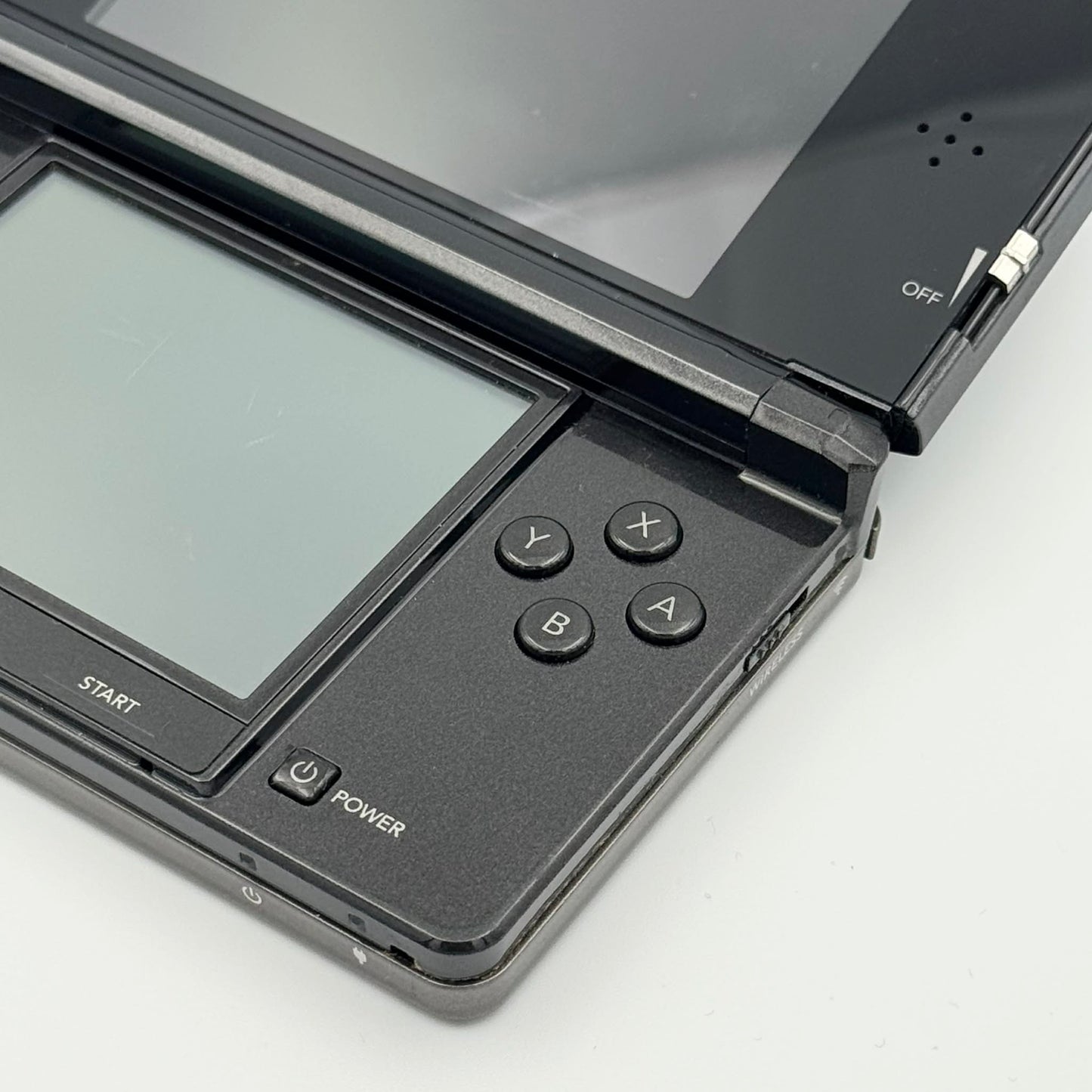 ニンテンドー3DS – グロスブラック - Bグレード