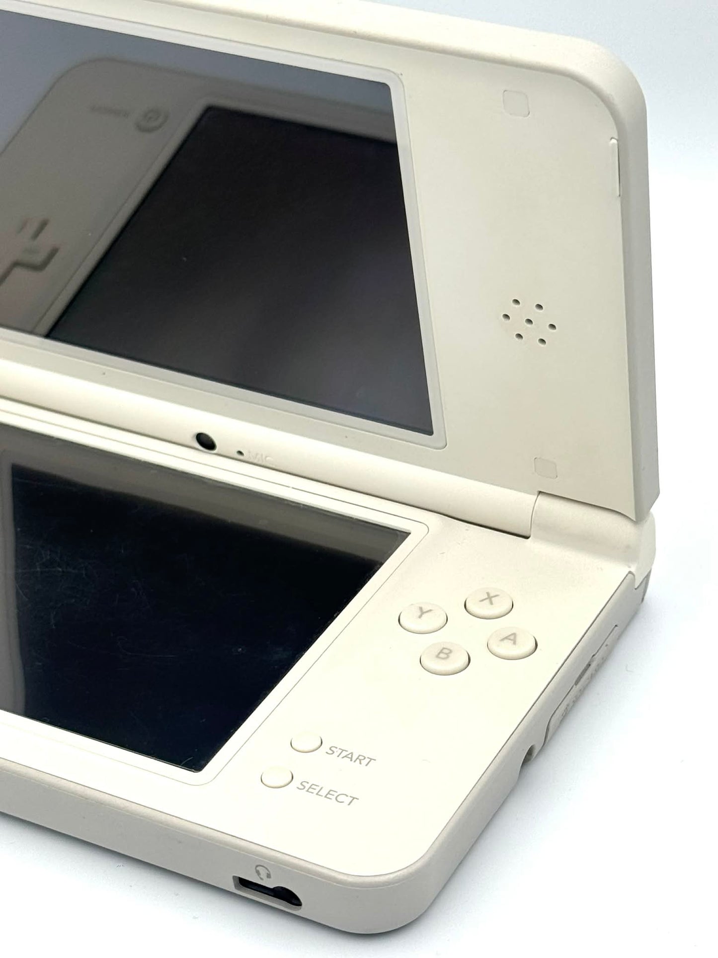 ニンテンドーDSi LL – ホワイト