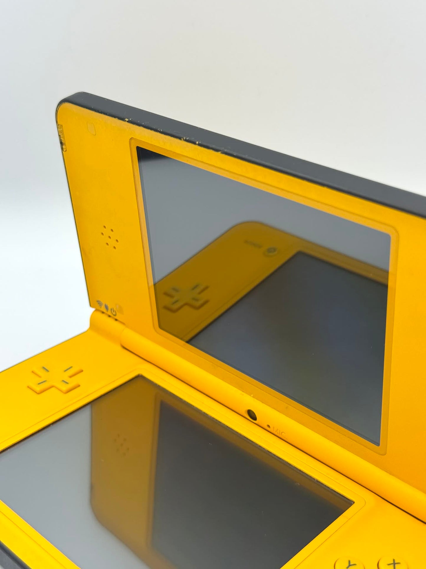 Nintendo DSi LL – Yellow Edition
