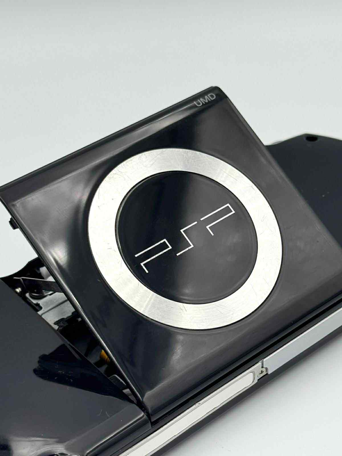 🎮 ソニー PSP-2000 – ピアノブラック