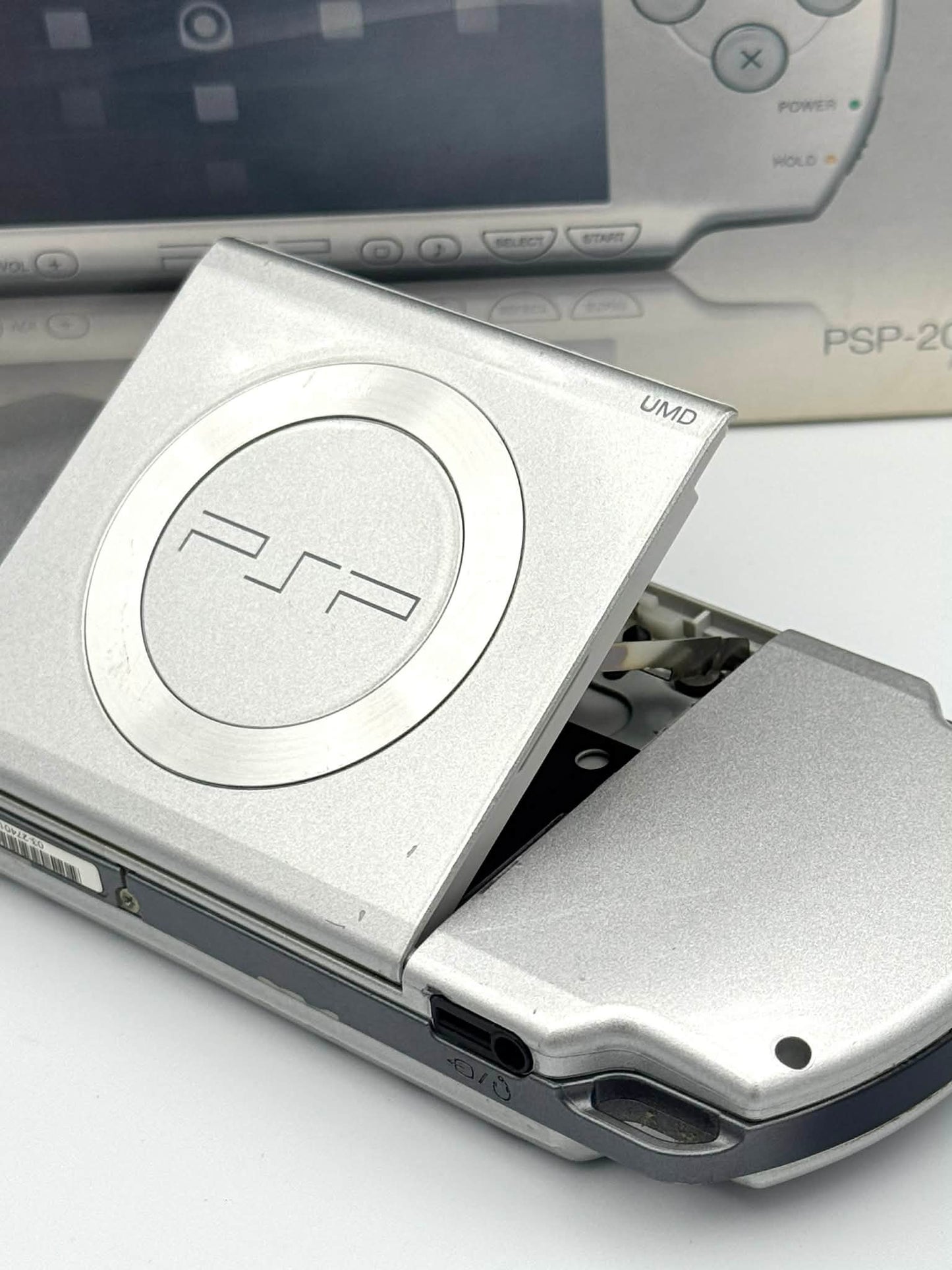 Sony PSP 2000 – Ice Silver (Boxed)
