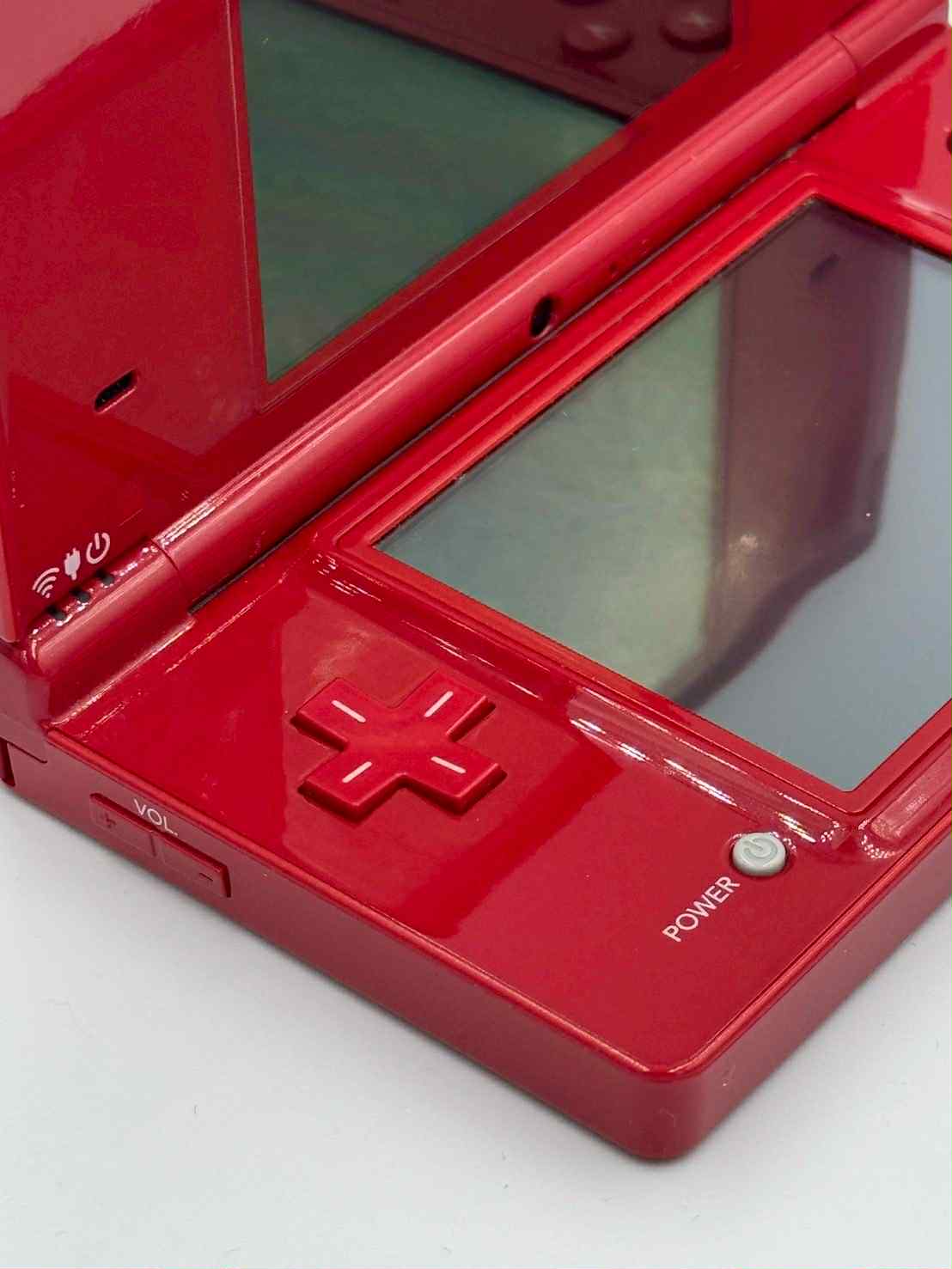 Nintendo DSi – Red