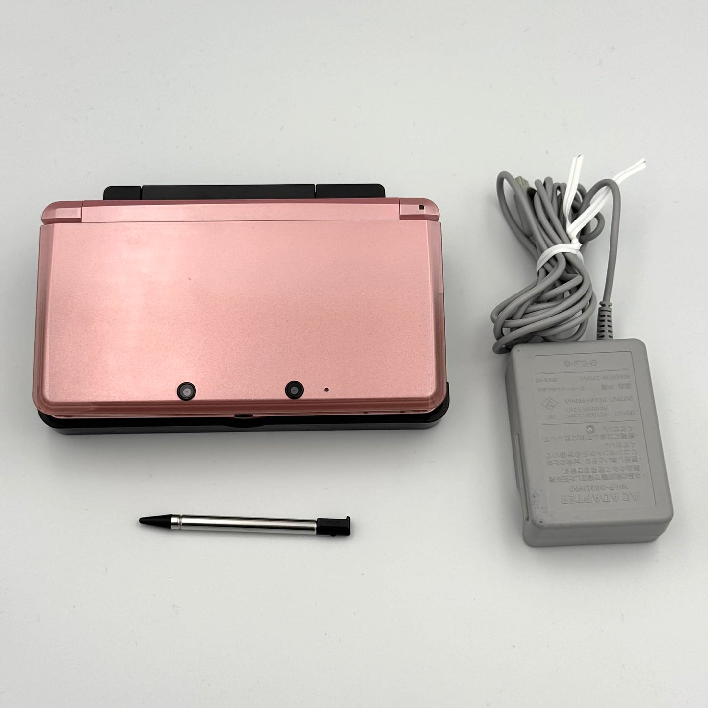 ニンテンドー3DS – ピンク 完品 箱付き