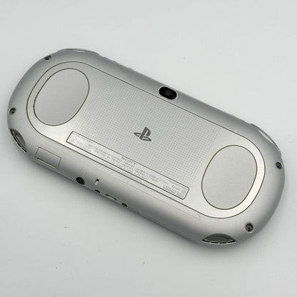 PS Vita 2000 – シルバー