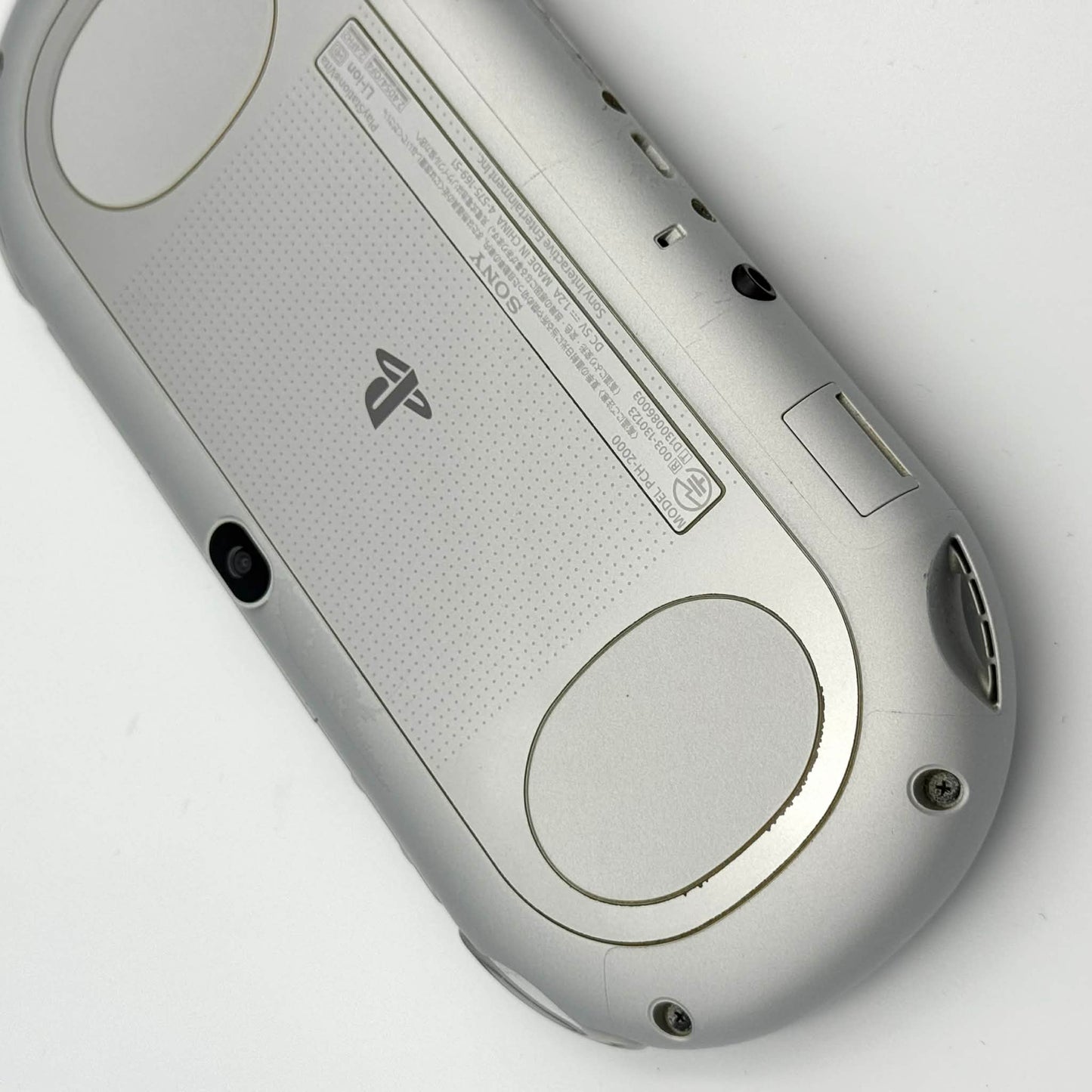 PS Vita 2000 – シルバー