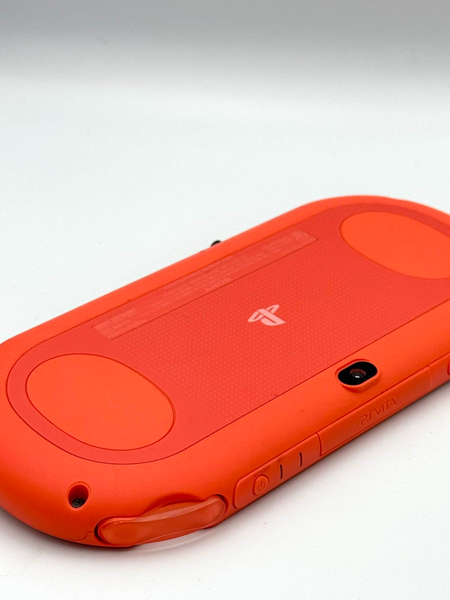 ソニー PS Vita 2000 – ネオンオレンジ