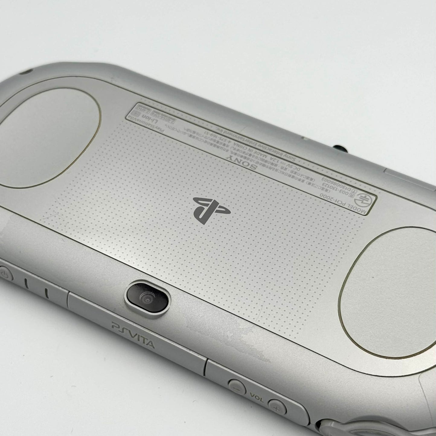 PS Vita 2000 – シルバー