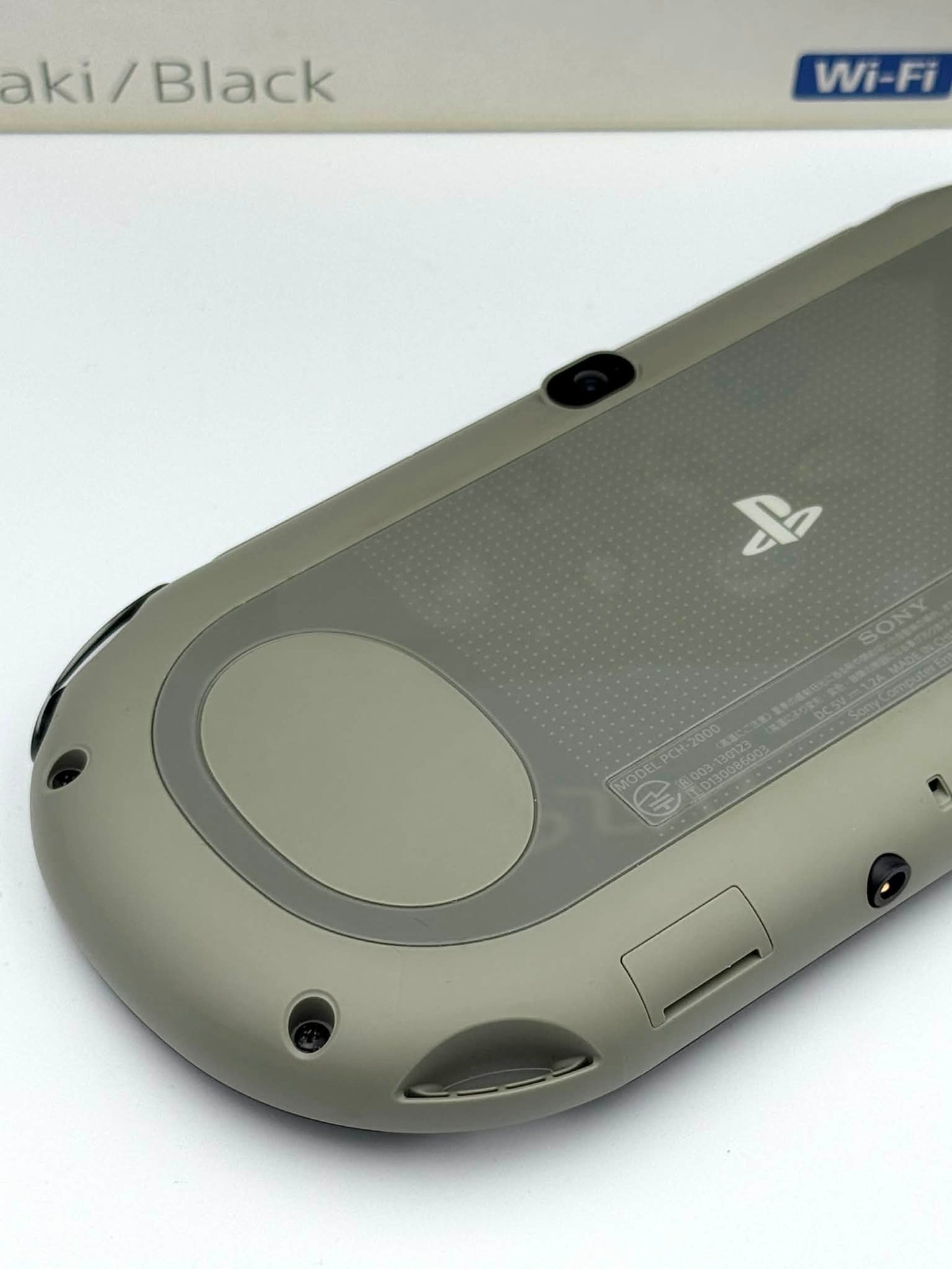 PS Vita 2000 – Kaki / Noir 