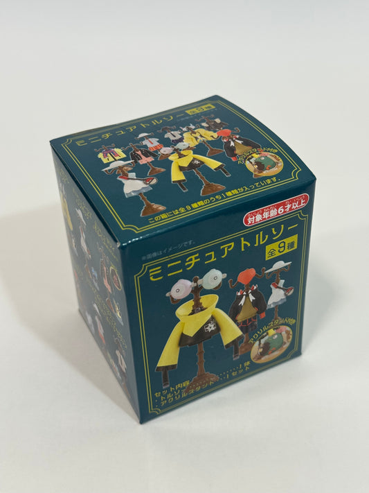 Pokémon Center Japan – Miniature Trolley Figure Collection Vol.1 | Trainer Costume Display Stand Series (2024)