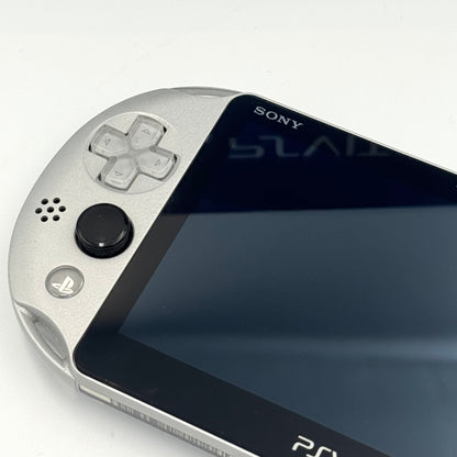 PS Vita – シルバーの箱