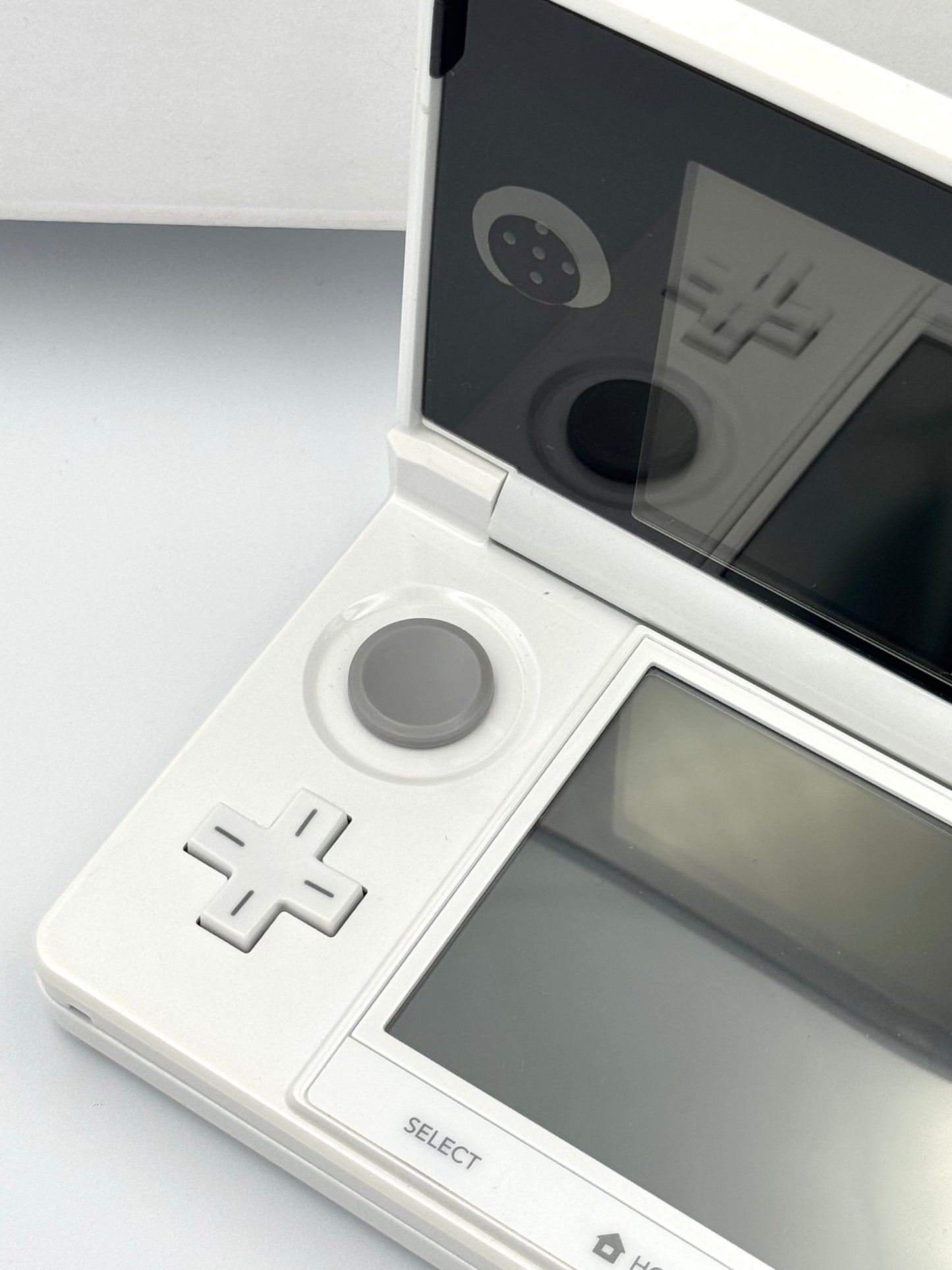 Nintendo 3DS White – Complete in Box