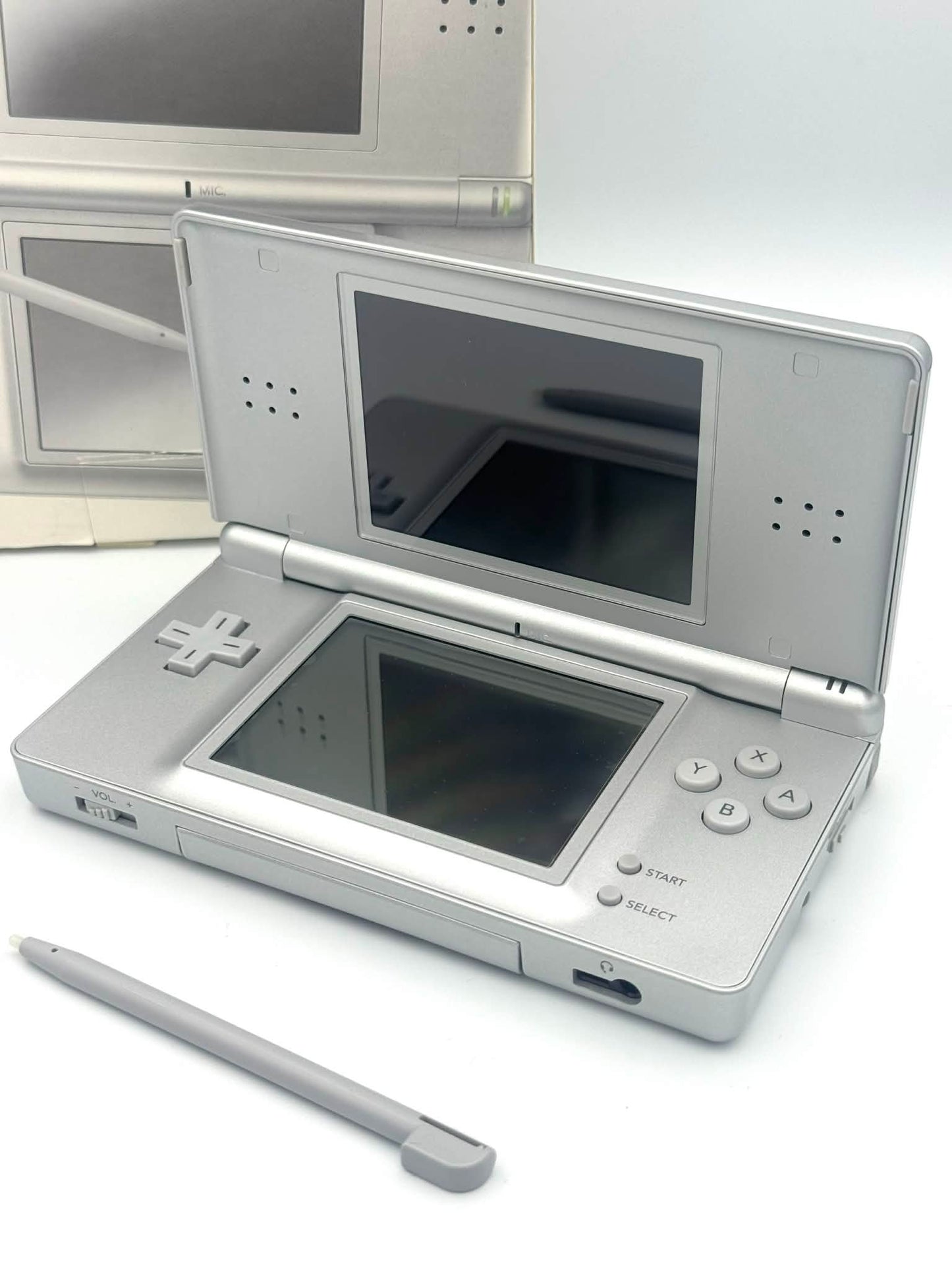 ニンテンドーDS Lite – シルバー（コンプリートボックス） 