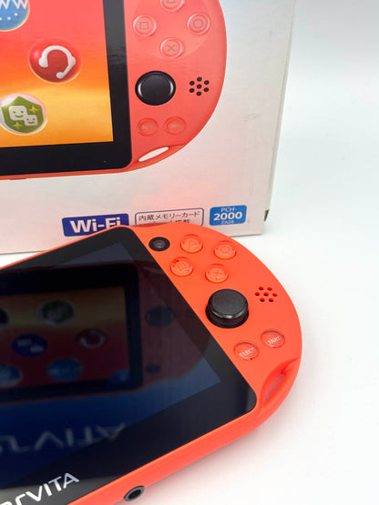 PS Vita 2000 – ネオンオレンジ（箱入りコンプリート） 