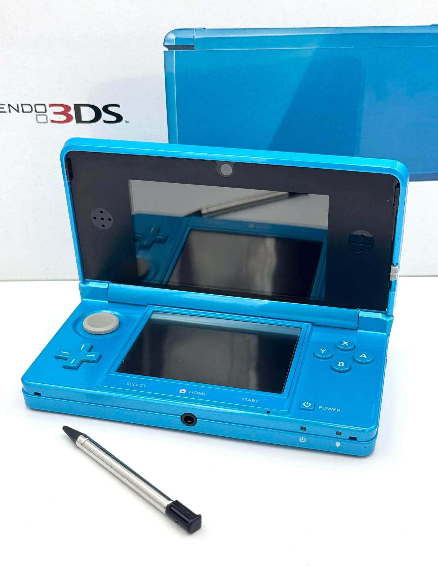 Nintendo 3DS – Light Blue (Complete in Box)