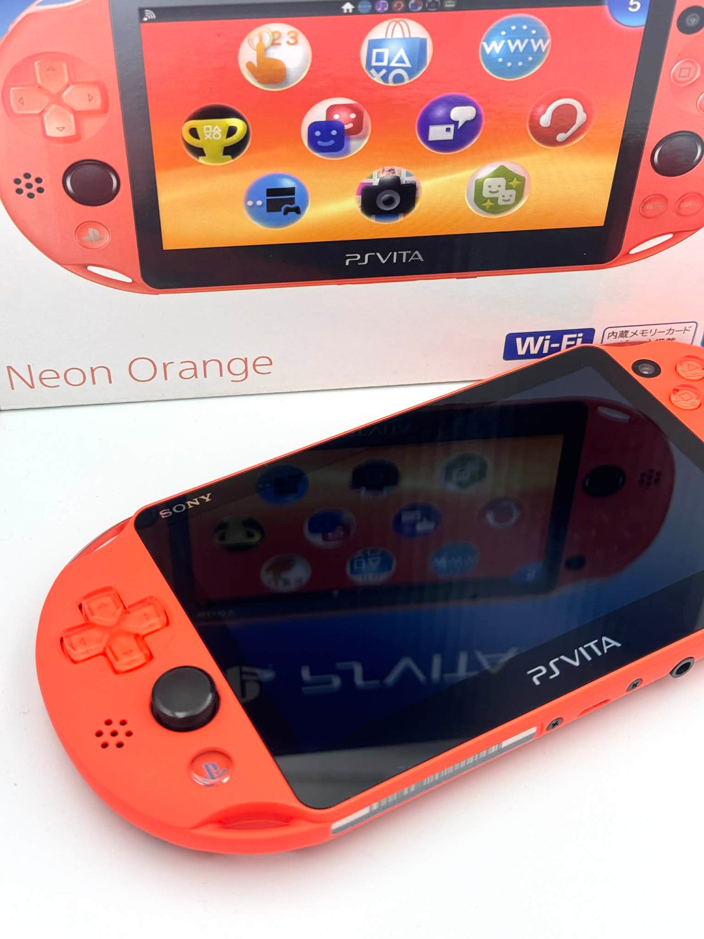 PS Vita 2000 – ネオンオレンジ（箱入りコンプリート） 