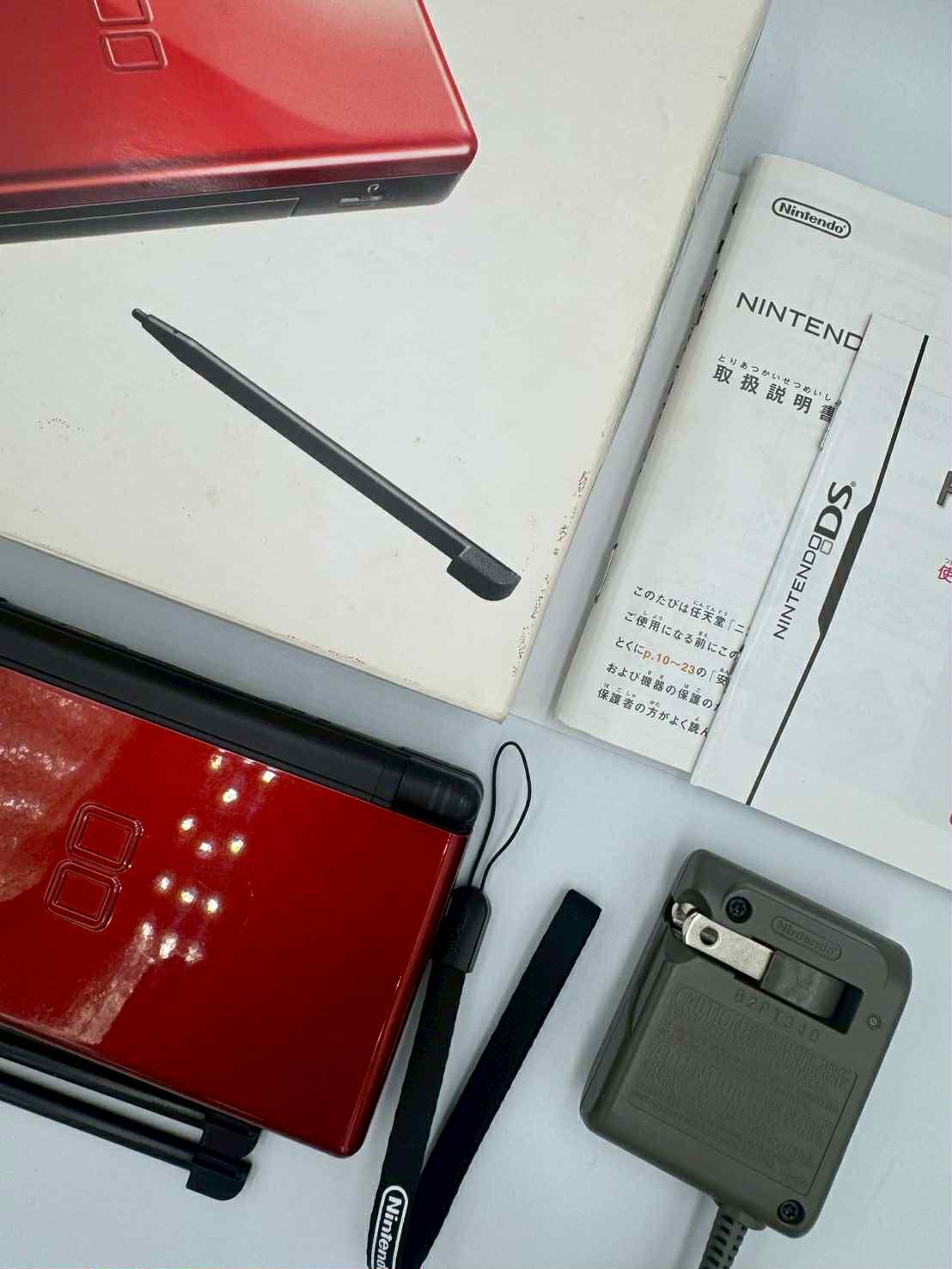 Nintendo DS Lite – Red / Black