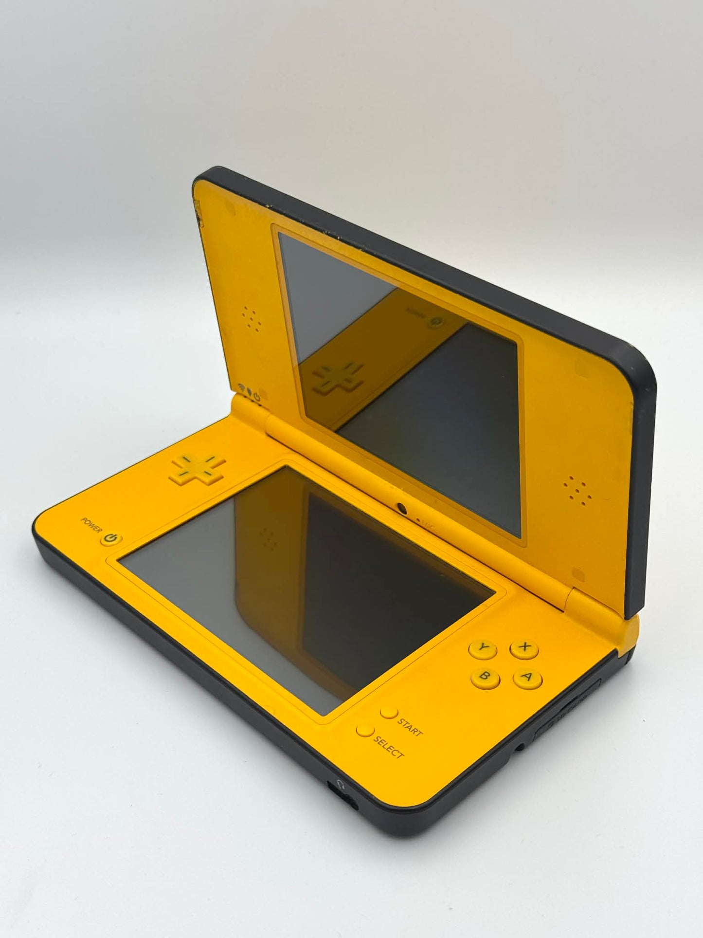 Nintendo DSi LL – Yellow Edition